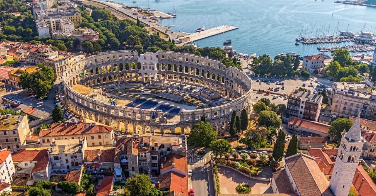 Esther Apartment Pula Zewnętrze zdjęcie