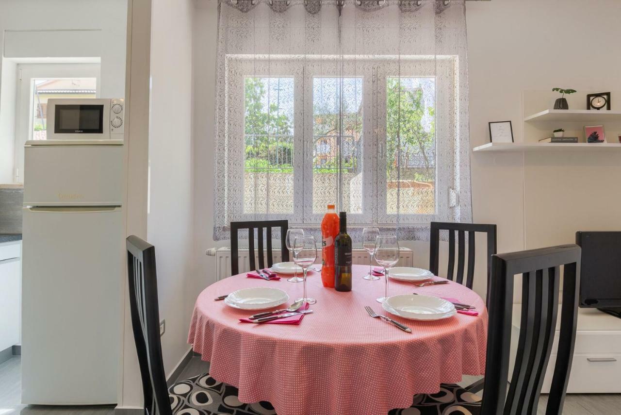 Esther Apartment Pula Zewnętrze zdjęcie