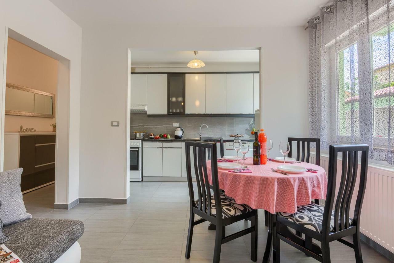 Esther Apartment Pula Zewnętrze zdjęcie