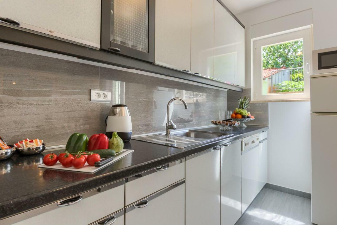 Esther Apartment Pula Zewnętrze zdjęcie