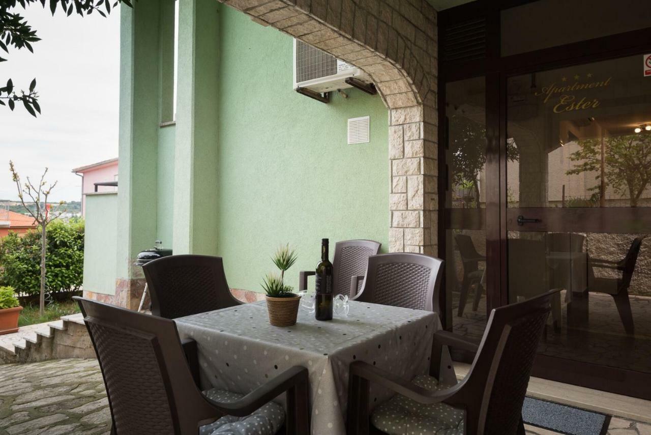 Esther Apartment Pula Zewnętrze zdjęcie