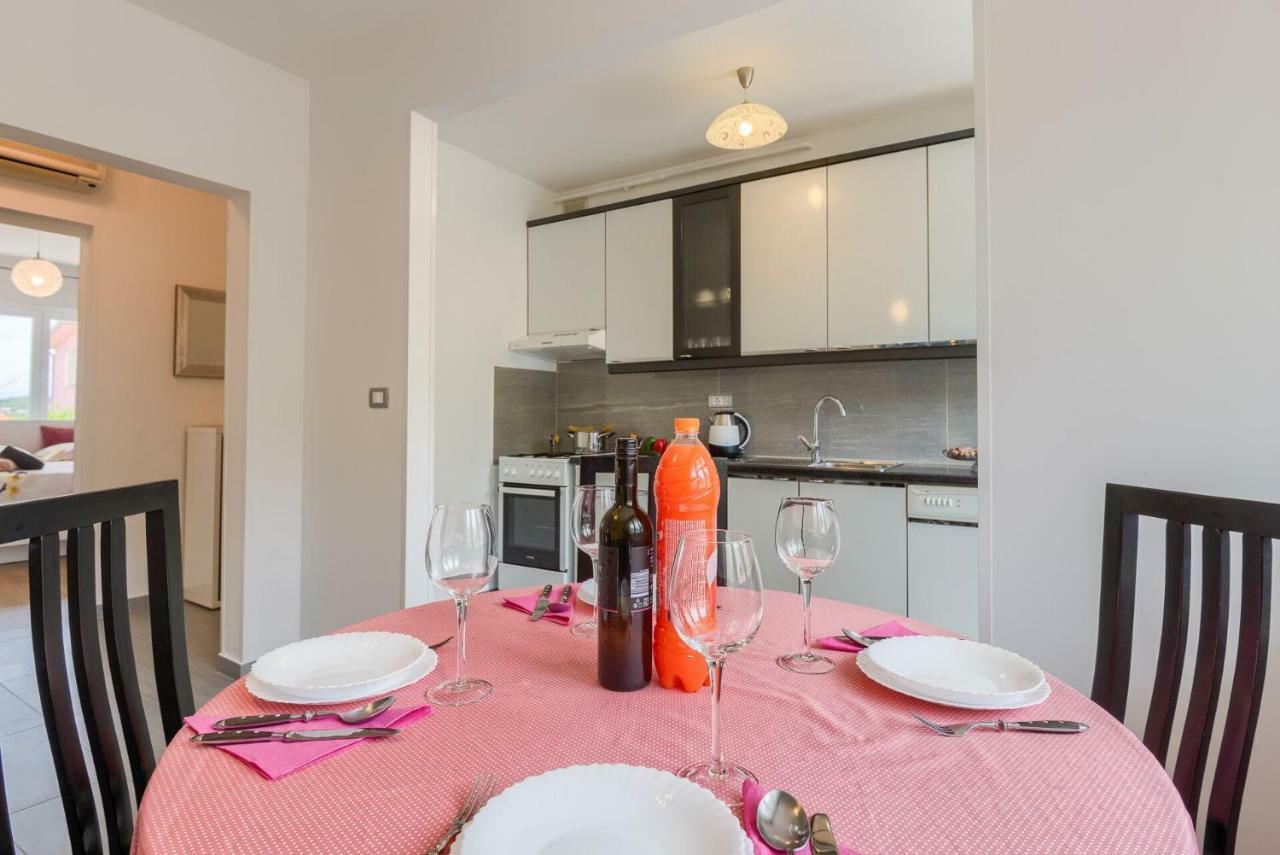Esther Apartment Pula Zewnętrze zdjęcie