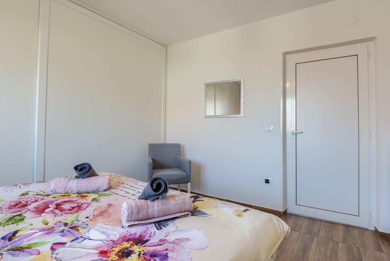 Esther Apartment Pula Zewnętrze zdjęcie