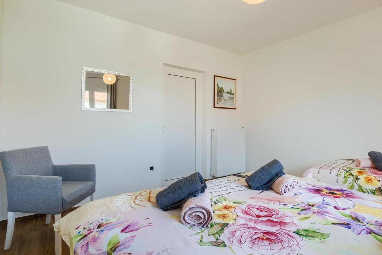 Esther Apartment Pula Zewnętrze zdjęcie
